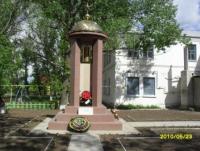 Прикрепленное изображение: Памятник героям землякам..JPG