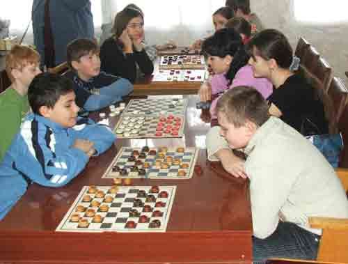 Соревнование по шашкам и шахматам